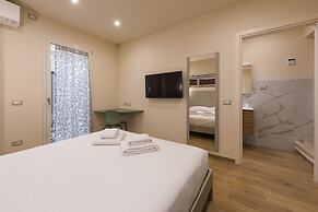 Mercato Contemporary Apartment by Mmega