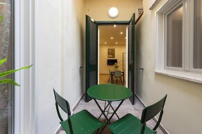 Mercato Contemporary Apartment by Mmega