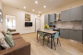 Mercato Contemporary Apartment by Mmega