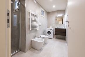 Mercato Contemporary Apartment by Mmega