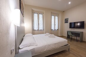 Mercato Contemporary Apartment by Mmega