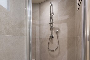 Mercato Contemporary Apartment by Mmega