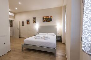 Mercato Contemporary Apartment by Mmega