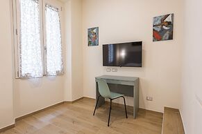 Mercato Contemporary Apartment by Mmega