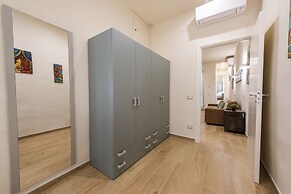 Mercato Contemporary Apartment by Mmega