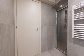 Mercato Contemporary Apartment by Mmega