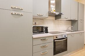 Mercato Contemporary Apartment by Mmega