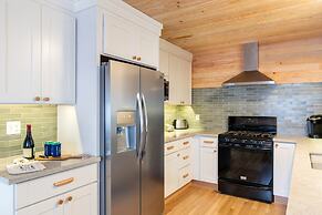 Grey Oak by Avantstay Coastal Charm, Near Beach & Golf