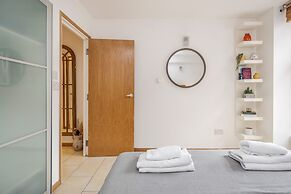 Central Holborn,lovely & bright with AC