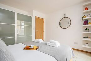 Central Holborn,lovely & bright with AC