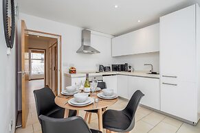 Central Holborn,lovely & bright with AC