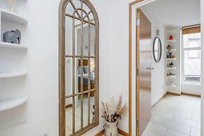 Central Holborn,lovely & bright with AC