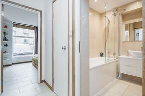 Central Holborn,lovely & bright with AC