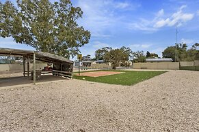 Costello Hotels - Moonta Bay Cabins