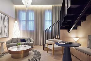 Lanson Place Parliament Gardens