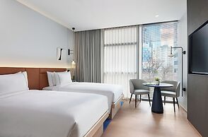 Lanson Place Parliament Gardens