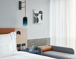 Lanson Place Parliament Gardens