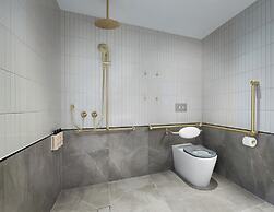 Lanson Place Parliament Gardens