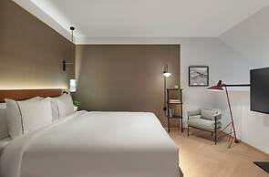 Lanson Place Parliament Gardens