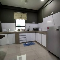 191 Cozy CasaKayangan 3BR by Grab A Stay