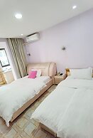 Orange Mingwu Hotel with Cat Cafe