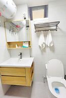 Orange Mingwu Hotel with Cat Cafe