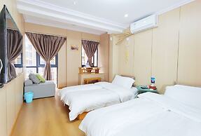 Orange Mingwu Hotel with Cat Cafe