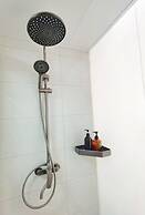 Orange Mingwu Hotel with Cat Cafe