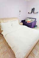 Orange Mingwu Hotel with Cat Cafe