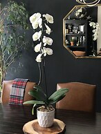 Beautiful Luxury Suite A Shorewood Home