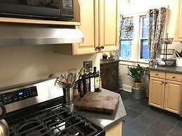 Beautiful Luxury Suite A Shorewood Home