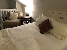 Beautiful Luxury Suite A Shorewood Home