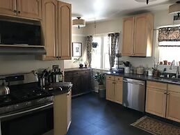 Beautiful Luxury Suite A Shorewood Home