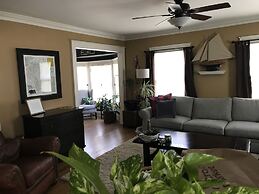 Beautiful Luxury Suite A Shorewood Home