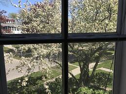 Beautiful Luxury Suite A Shorewood Home