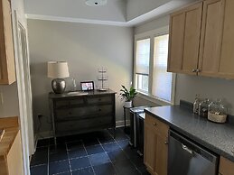 Beautiful Luxury Suite B Shorewood Home