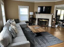 Beautiful Luxury Suite B Shorewood Home