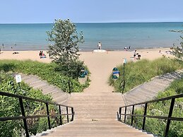 Beautiful Luxury Suite B Shorewood Home