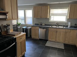 Beautiful Luxury Suite B Shorewood Home