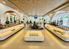 The Up Hotel Phu Quoc Island - The Poolside Escape