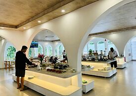 The Up Hotel Phu Quoc Island - The Poolside Escape