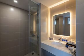 The Up Hotel Phu Quoc Island - The Poolside Escape