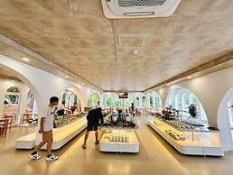 The Up Hotel Phu Quoc Island - The Poolside Escape