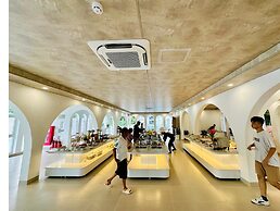 The Up Hotel Phu Quoc Island - The Poolside Escape