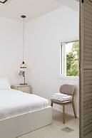 Vintage 3BR with Balcony by FeelHome