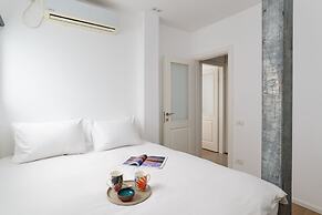 Vintage 3BR with Balcony by FeelHome