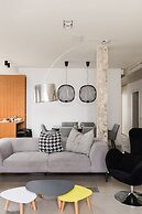 Vintage 3BR with Balcony by FeelHome