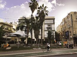 Vintage 3BR with Balcony by FeelHome