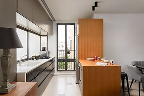 Vintage 3BR with Balcony by FeelHome