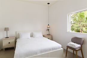 Vintage 3BR with Balcony by FeelHome